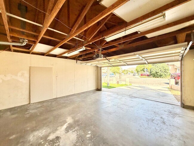 Building Photo - 16309 Silverbirch Rd