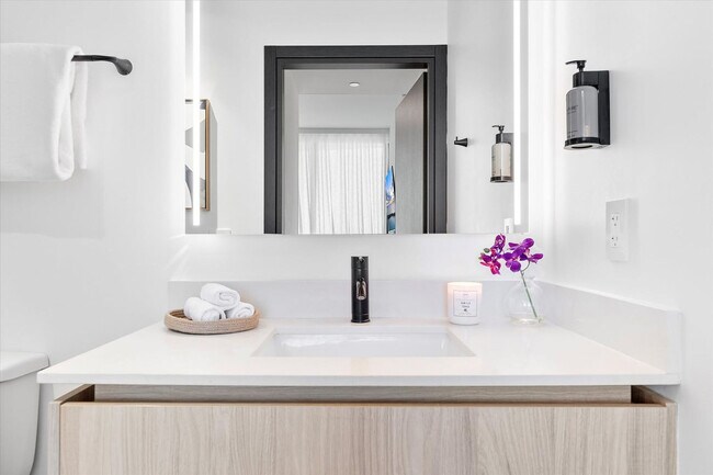 Building Photo - 398 NE 5th St