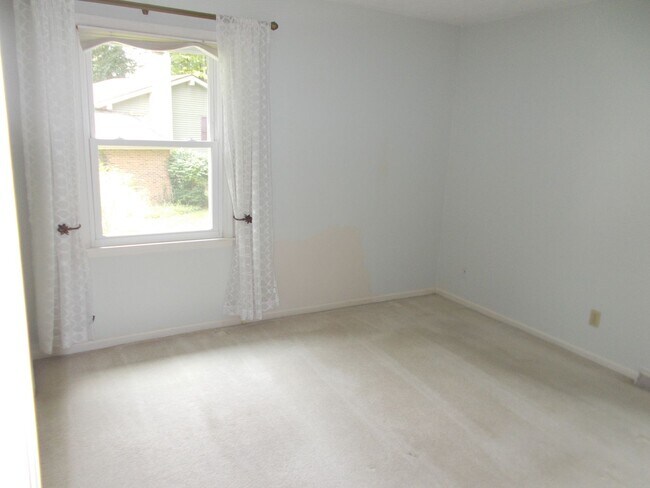 Building Photo - 2250 Autumn Way