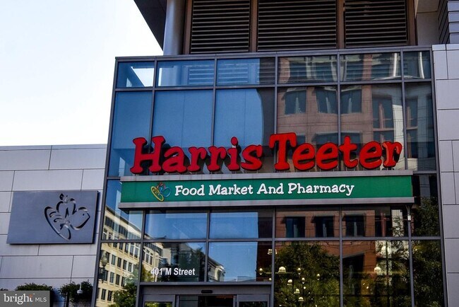 Building Photo - 1300 4th St SE