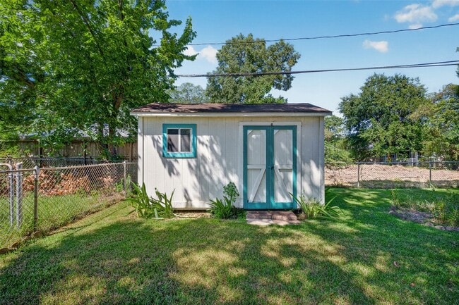 Building Photo - 946 Lamonte Ln