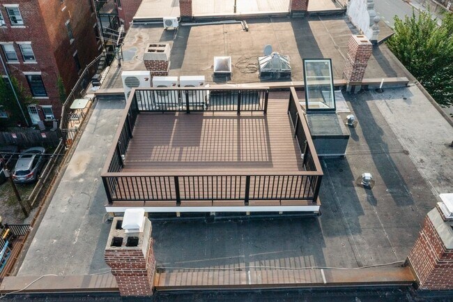 Building Photo - 903 Beacon St