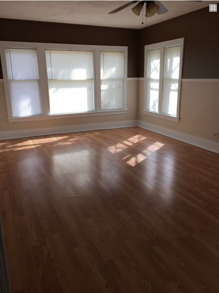 Building Photo - 218 Bingham St