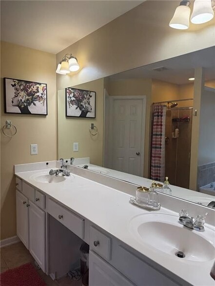 Building Photo - 160 Finchley Dr