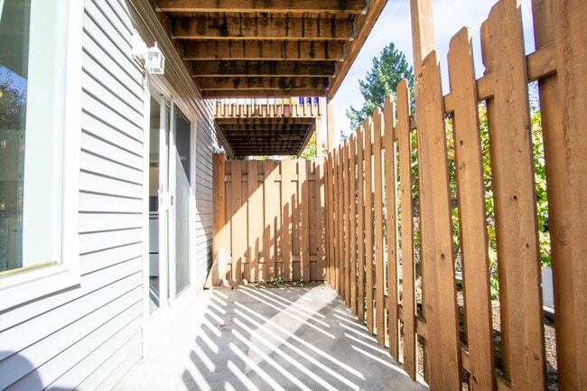 Building Photo - Garden Level 1 Bdr w/ Private Patio & $300 OFF!