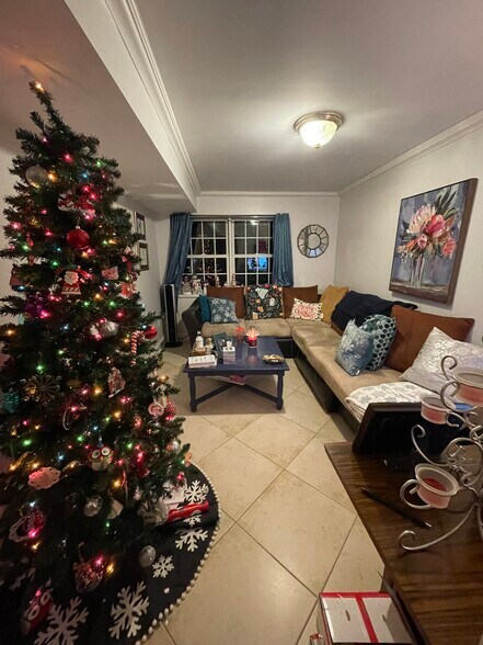 Building Photo - 412 Sommerville Plz