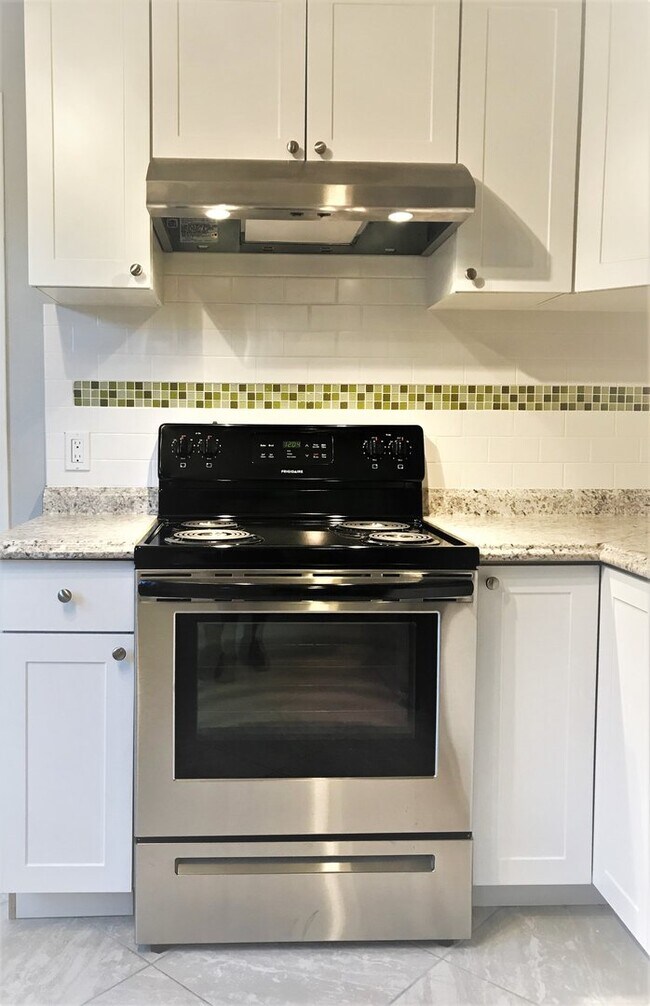 Building Photo - Holiday Heights