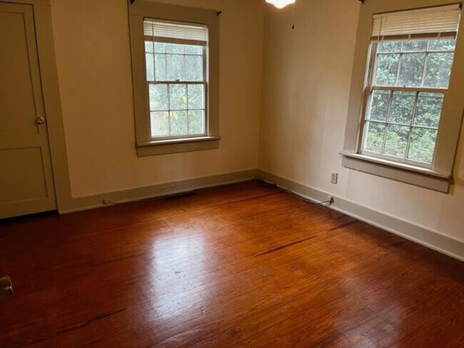 Building Photo - Beautiful 3 Bedroom/2 Bath Home Off Baytree!