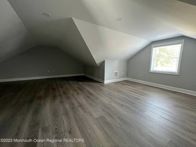 Building Photo - 18 Lasatta Ave