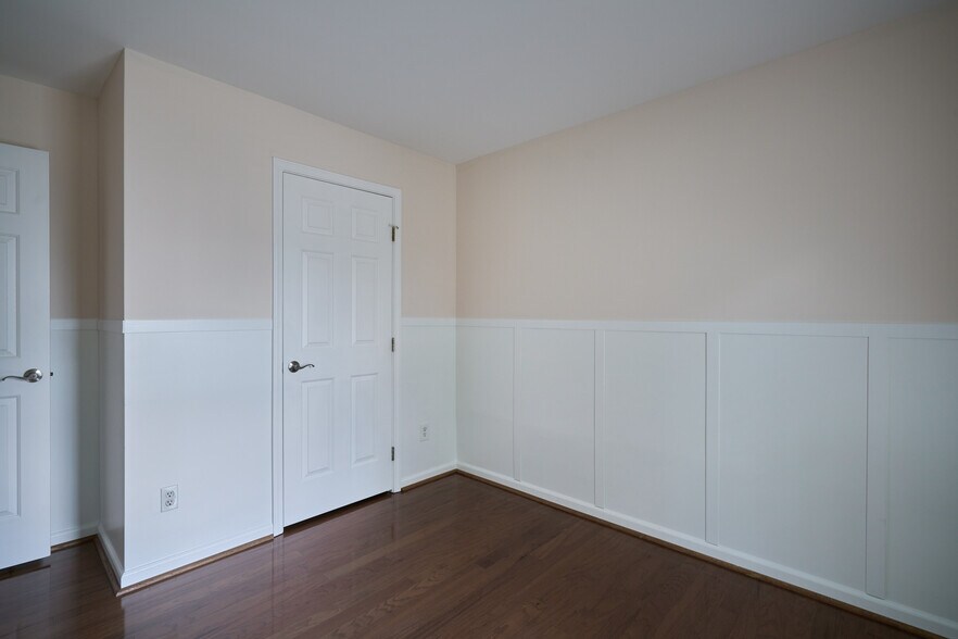 Building Photo - 420 Canewood Pl