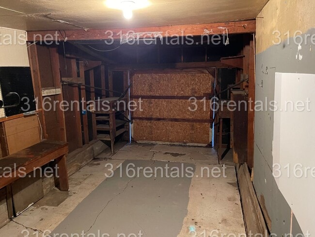 Building Photo - $775 - 2 bed 1 bath - Single Family Home