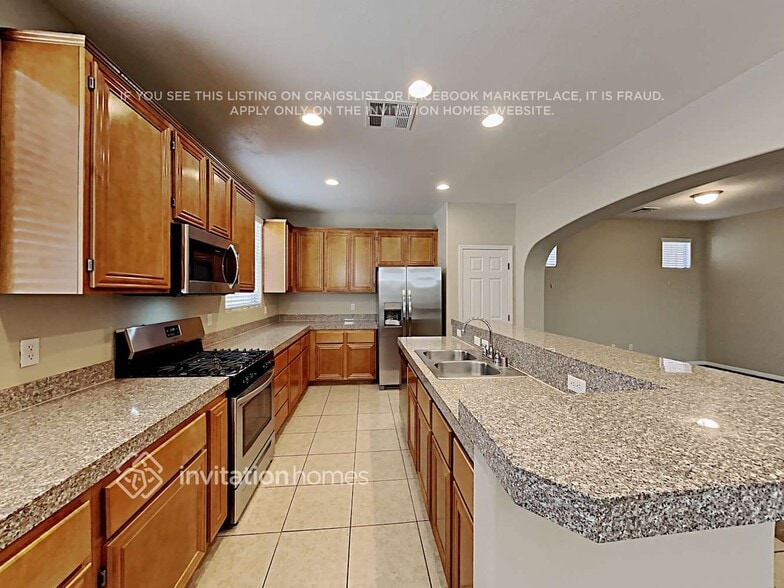 Building Photo - 10536 Bella Camrosa Dr