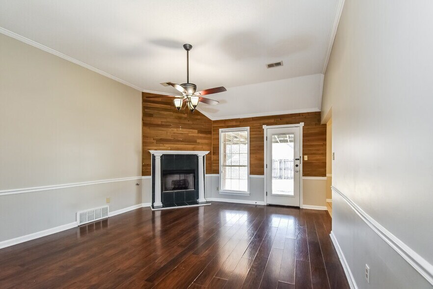 Building Photo - 9355 Lacee Ln