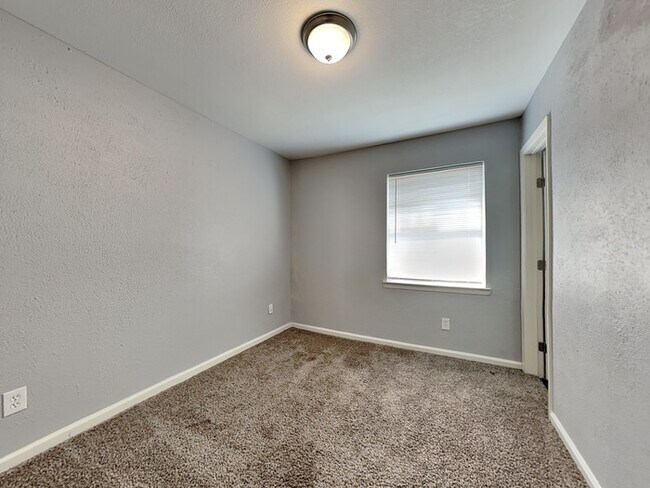 Building Photo - Heart of Garland Dream Home!