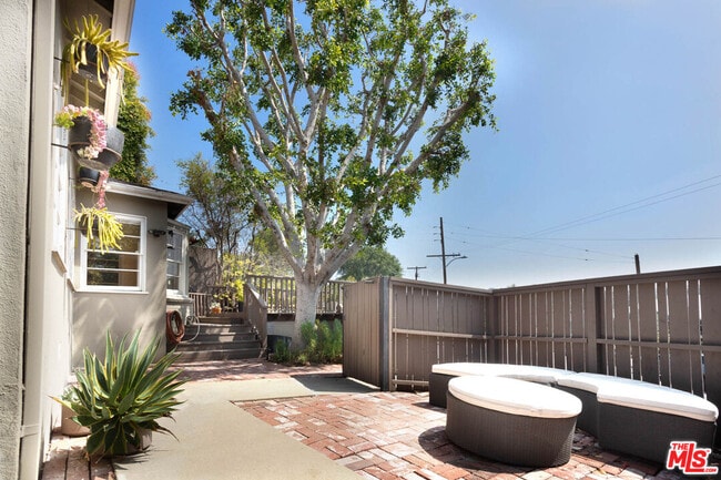 Building Photo - 1337 Westerly Terrace