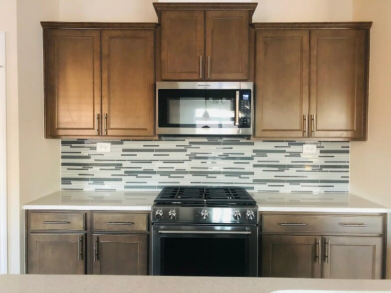 Building Photo - 321 Brk Pne Trl