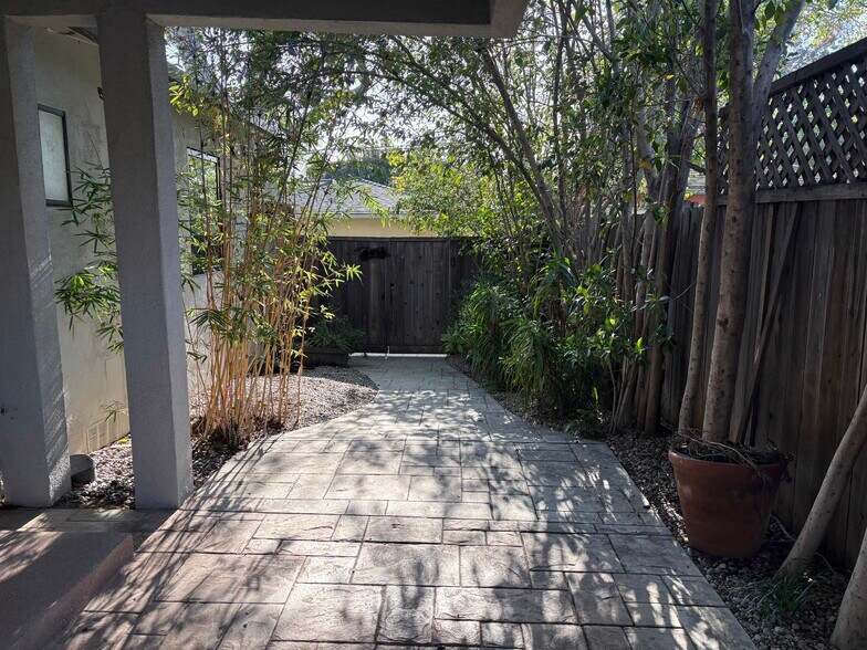 Building Photo - 3139 Veteran Ave