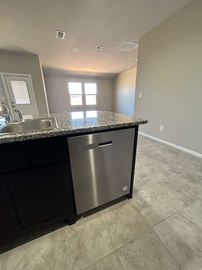 Building Photo - Beautiful Home in Homestead at Parks Bell ...
