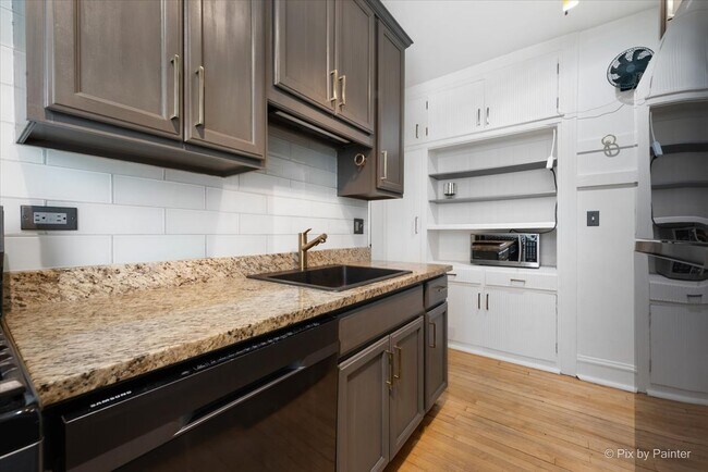 Building Photo - 726 Hinman Ave