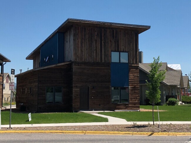 Building Photo - 1016 N 15th Ave