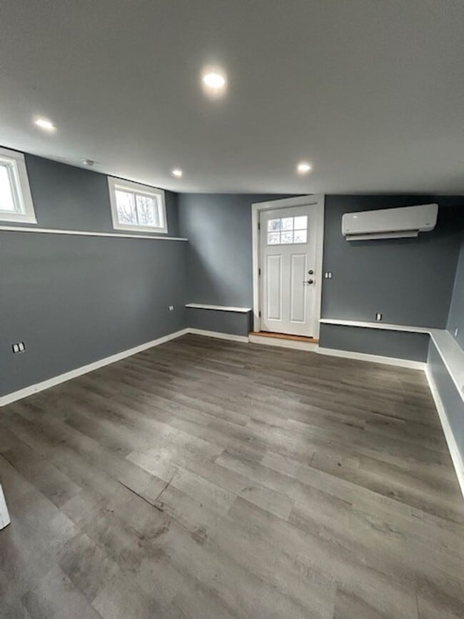 Building Photo - 35 Bath Rd