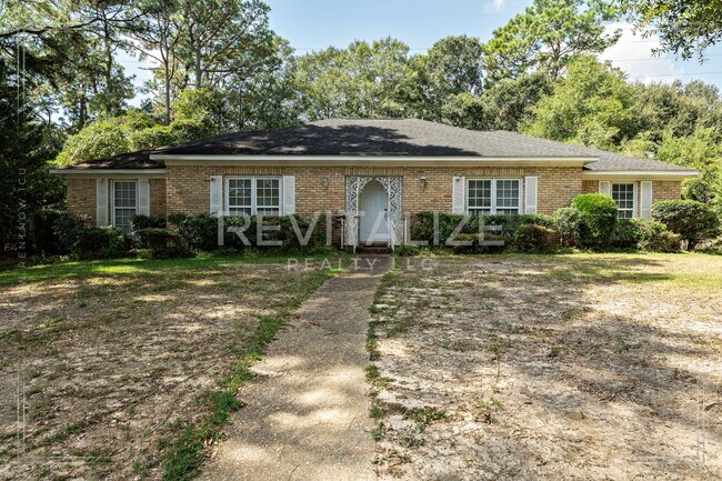 Primary Photo - Beautifully Preserved 4 Bd / 3 Ba Vintage ...