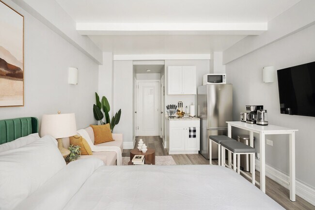 Building Photo - 234 W 73rd St