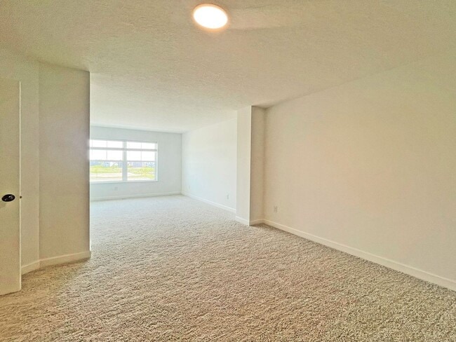 Building Photo - Brand New Townhome from Builder Never Lived In with Large Primary Suite, Loft-Office, 3 Baths and...