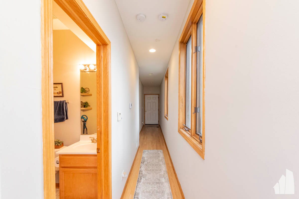 Building Photo - 1401 N Artesian Ave