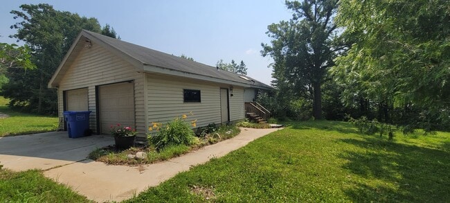 Primary Photo - Fully Furnished 3 Bedroom House