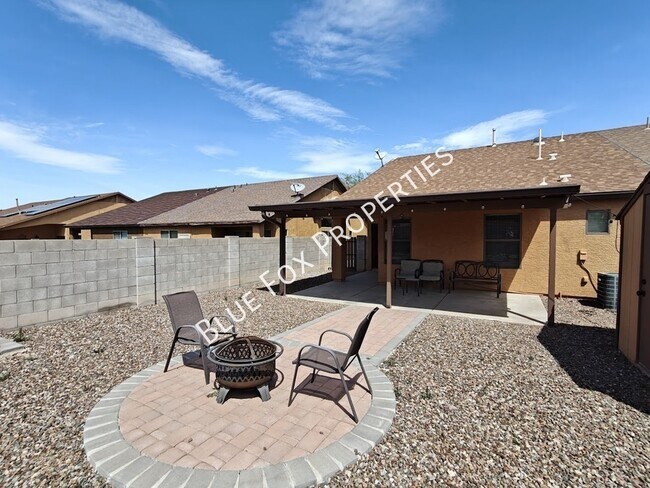 Building Photo - 2122 E Calle Arroyo Lindo