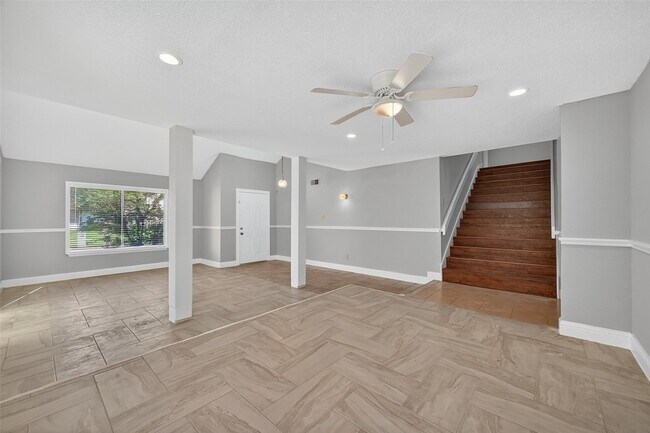 Building Photo - 7711 Del Glen Ln