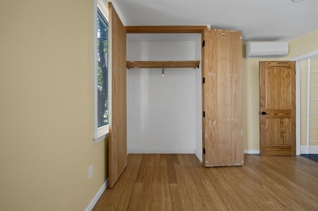 Building Photo - 6 Rademan Pl