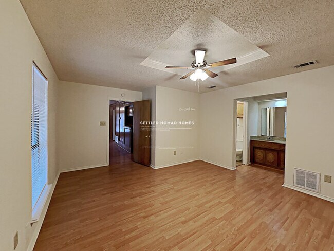 Building Photo - Lovely home in the heart of Blue Ridge