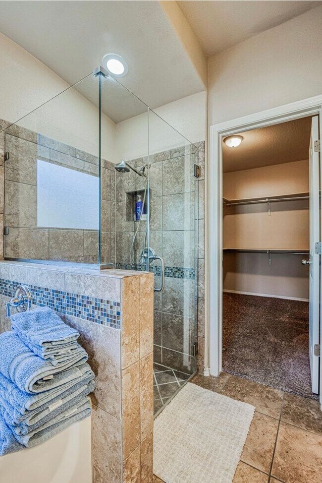 Building Photo - Westside area for Short or Long Term Rental (Completely Furnished) Beautiful 3 bed/2.5 baths plus...