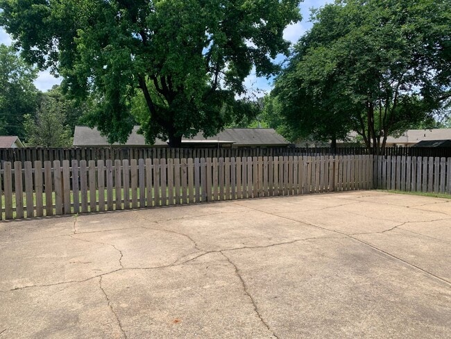 Building Photo - 1991 Idlewood Dr