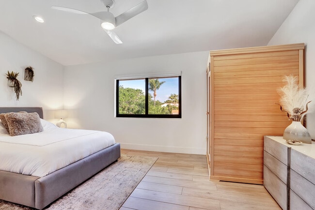 Building Photo - 210 Captains Walk