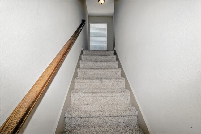 Building Photo - 3905 Vista Mar Dr