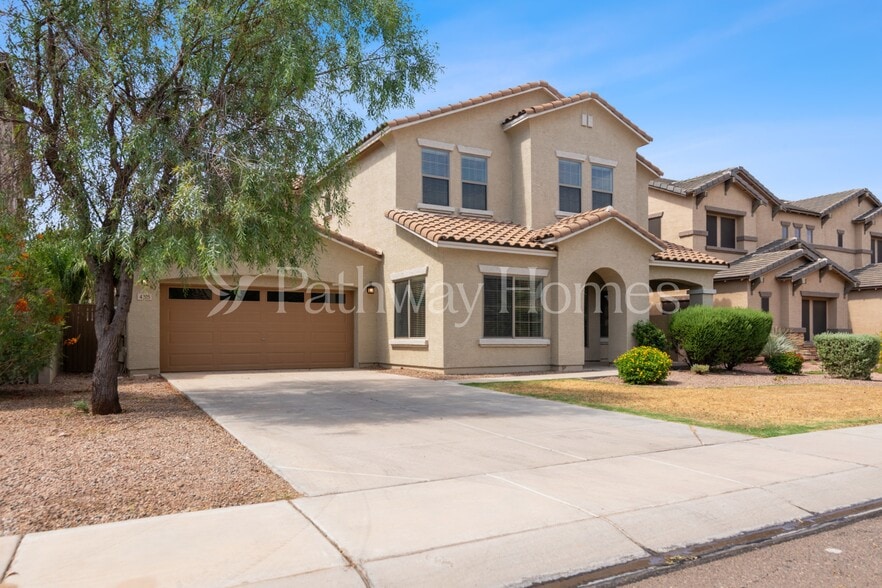 Building Photo - 4205 E Del Rio Dr