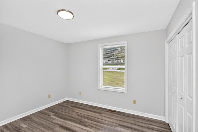 Building Photo - 1009 Lynndale Dr