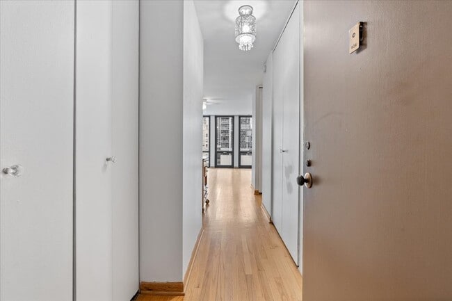 Building Photo - 1 E Scott St