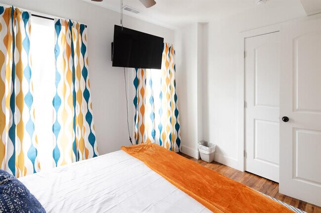 Building Photo - 10628 Lee Ave