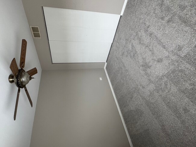 Building Photo - 689 E Whispering Oaks Ct