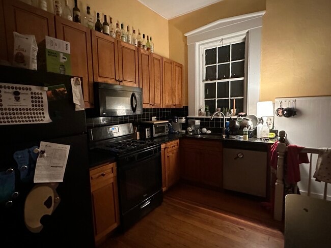 Building Photo - 139 Hillside St