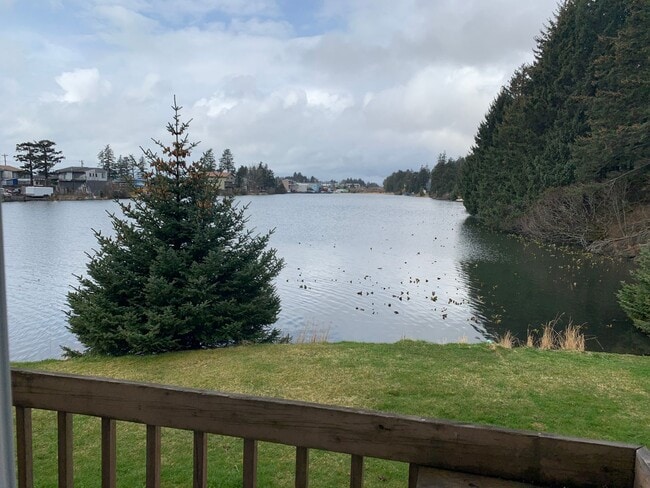 Building Photo - 1820 Larch Street C7