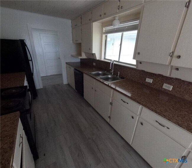 Building Photo - 218 N 4th