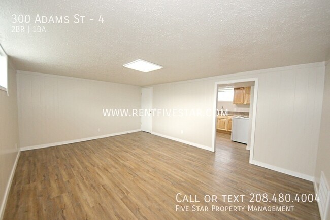 Building Photo - Beautiful 2 Bedroom 1 Bathroom Apartment i...