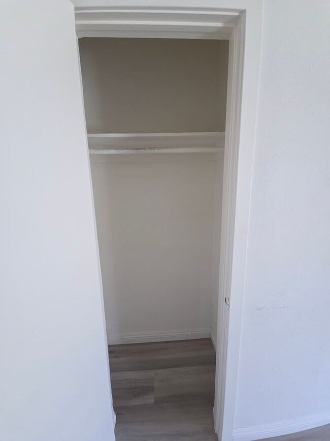 Building Photo - spacious unit by Americana/Galleria