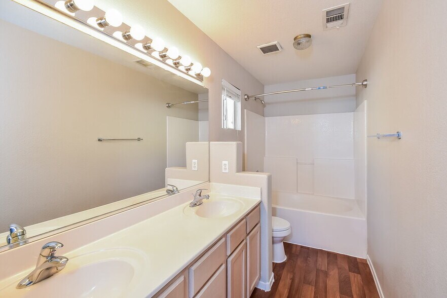 Building Photo - 2501 Lady Elizabeth Ct