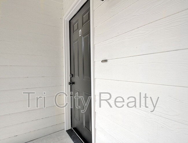 Building Photo - 105 Rose Ct
